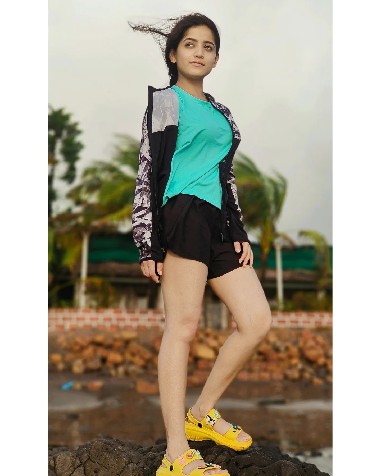 "Enjoying some me-time". 🥰
.
.
#sharayusonawane #paaru #vacations #happyholiday #sundayfunday #morningvibes☀️ #dapoli #beach #selflove #happyplaces #staypositive #instagramreels #instaphotographers #instagrammers #dailyupdate #selfrespect #marathimulgi #zeemarathi