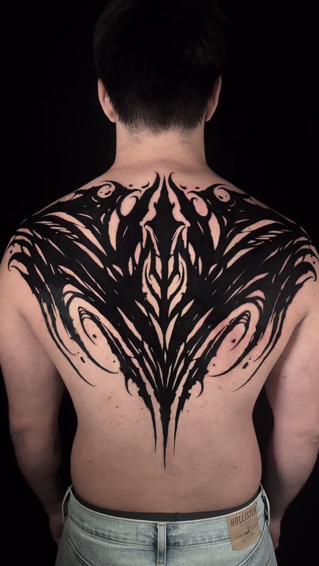 D A R K • O R N A M E N T
Realizado en 3 sesiones en @falselight_studio
@zitacartuchos @ouoglobal
.
#tattoos #blackworkerssubmission #tattoo #tatuajes #tatuaje #ink #blackworktattoo #darkornaments #ornamenttattoo #darklettering #darkletteringtattoo #viraltattoo #onlyblackwork #blacktattoo #tattooartist #tatuadoresmexicanos #blackworkers