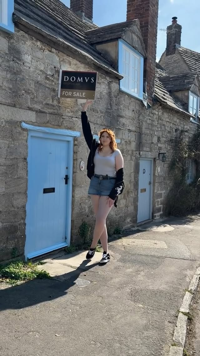 Can’t buy it if you can’t fit through the front door 🥺 #tall #tallgirlproblems #tallgirl #tallgirls #fyp