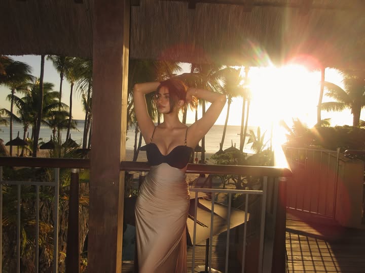 @shivanandnarresh know how to make a girl feel pretty 🌞
@trouauxbichesbeachcomber
@beachcomber_hotels
#trouauxbichesbeachcomber
@mauritius_india
#mauritiusnow
@jollymotionpictures