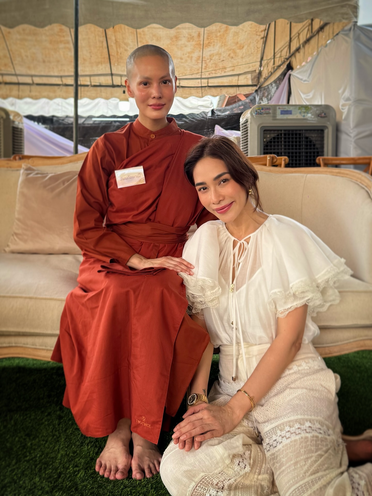 ดีใจและภูมิใจกับเจนี่เพื่อนรักมาก ๆ ที่ได้ตัดสินใจเดินบนเส้นทางธรรม ขอให้การบวชครั้งนี้เป็นจุดเริ่มต้นของความสงบในใจ และพบแต่แสงสว่างของธรรมะในทุกย่างก้าวนะ ขออนุโมทนาด้วยใจจริง