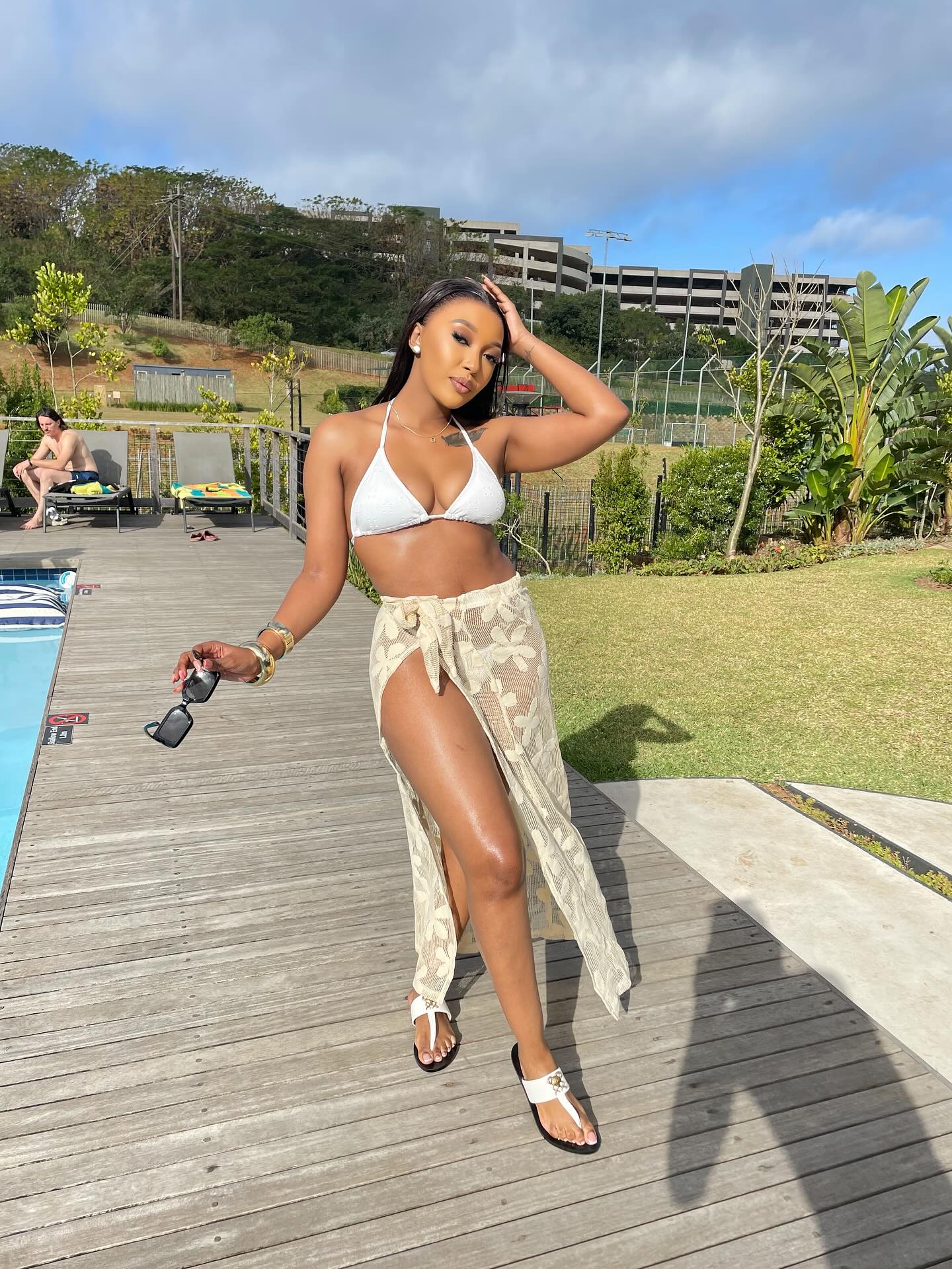 😮💨🥵❤️
Swim suit @mrpfashion
Sliders @bare_africa
Hair @adequatehairstudio