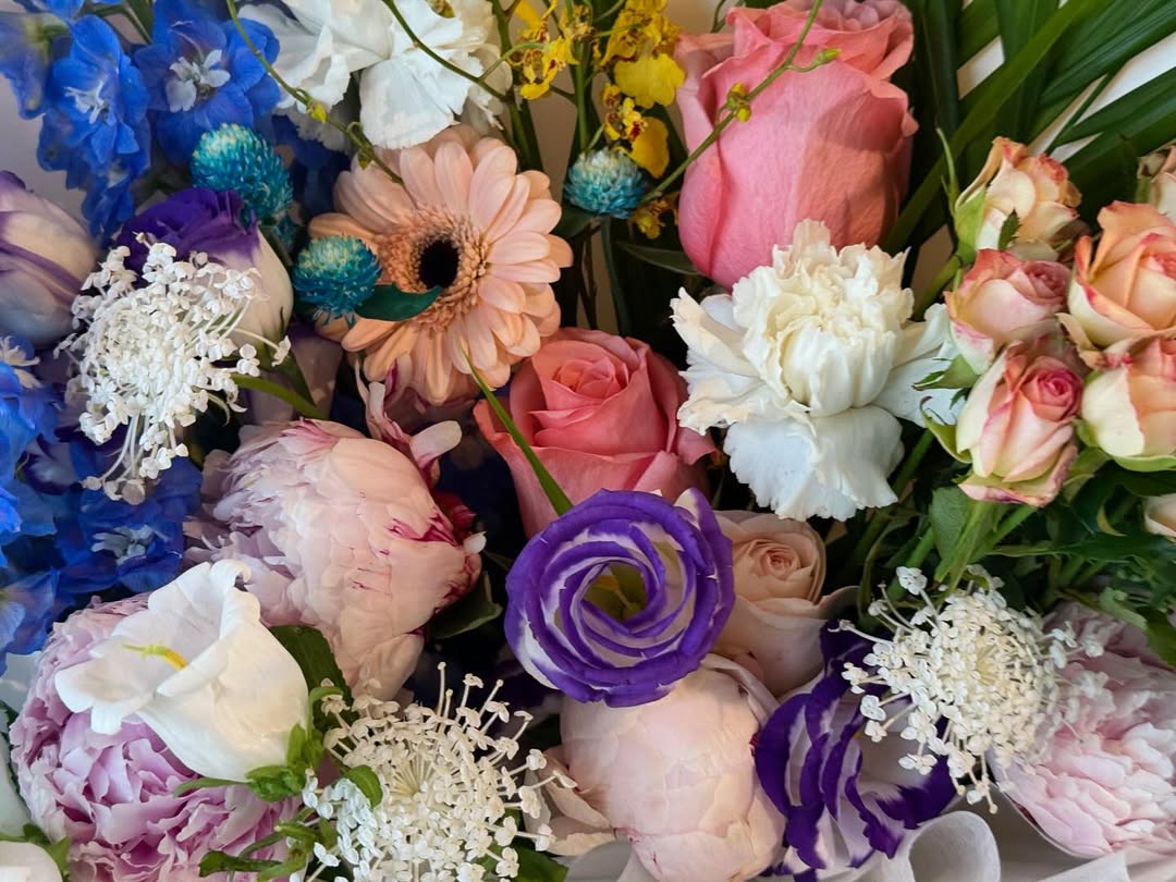 #프레시플레르
_ 🌸
order &lesson 예약문의💋
📞010 6399 3115
_
#freshfleur #강남꽃배달 #flower #삼성동꽃집 #강남꽃집 #선정릉역꽃집 #삼성중앙역꽃집 #선릉역꽃집 #코엑스꽃집 #flowerstagram #flowershop #꽃 #고급꽃집 #이쁜꽃집 #대형꽃다발 #삼성동꽃배달 #고급꽃다발 #웨딩부케 #원데이클래스#꽃선물 #플로리스트 #상견례꽃다발 #연예인서포트 #생일축하꽃다발 #여자친구꽃다발 #기념일꽃다발 #프로포즈꽃다발 #꽃#花店 #花