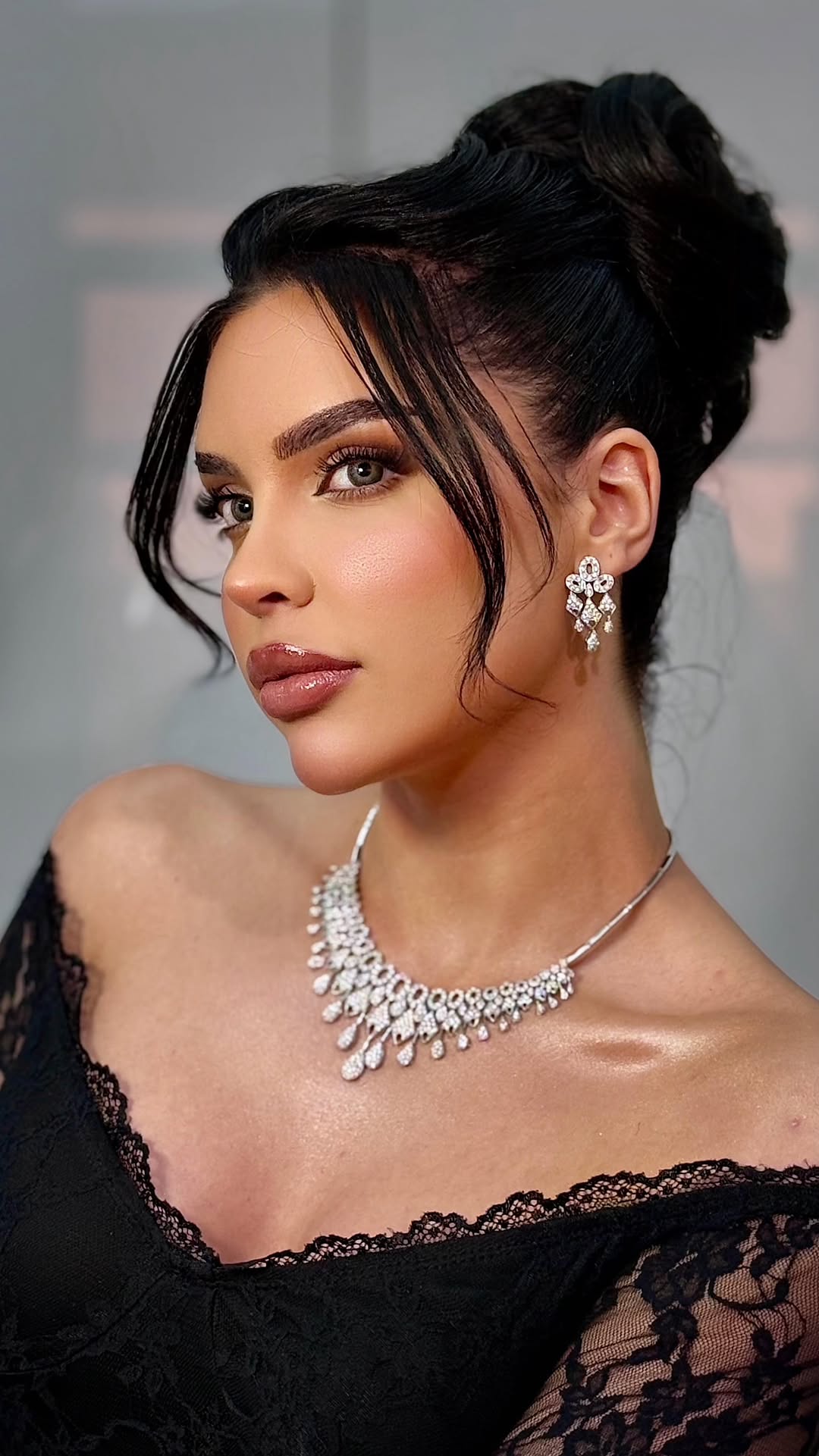 Make up by @sa.artist9
Hair by @asmahane_coifeuse
#فرح_رازم #farah_razem #فرح_الجزائرية #فرح_قسمة_ونصيب #فرح_بلا_حدود #farah_bila_hudood #makeup #makeuptutoria#makeupartist #dubai #دبي_مول #ابوظبي #رأسالخيمة