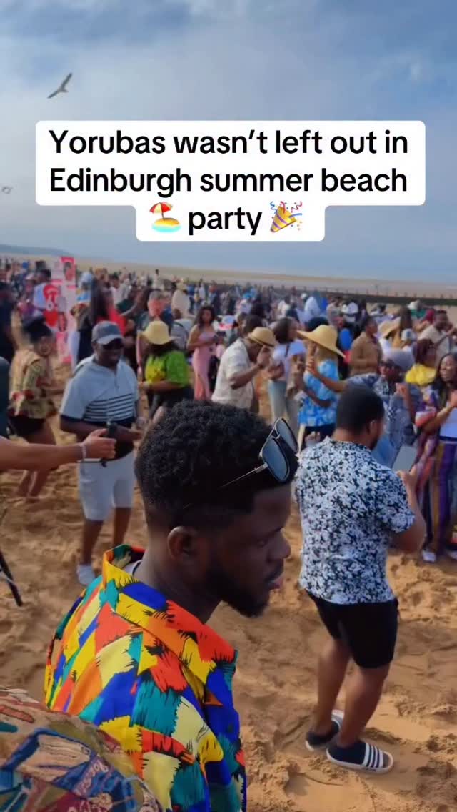 Edinburgh caught the Koloba Koloba vibe, and they seem to be having fun. Glory be to GOD. 😁🌹❤
#AdewaleAyuba #FujiToTheWorld #fujifyyoursoul #AfroBeats #AyubaNation
