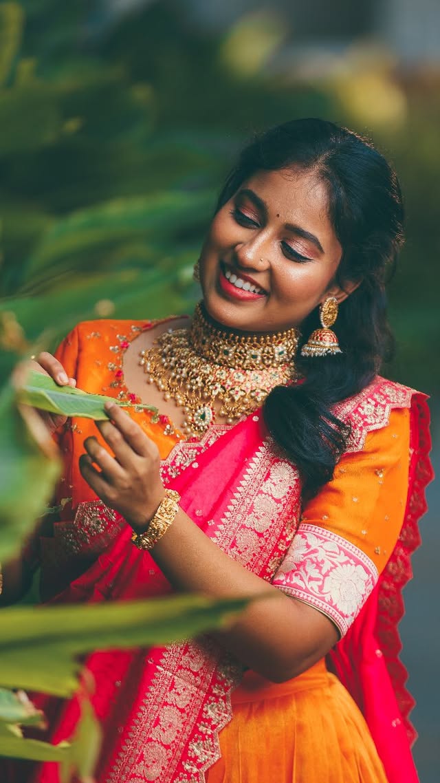 Grwm is a must for this look righttt💄✨️🤭
📸- @infocusphotography_madhu
💄- @manu_makeovers_mua
Outfit- @colorsfabrics.manikonda
#janhaviyerram #ammapaata #grwmmakeup #grwmreel #fypシ