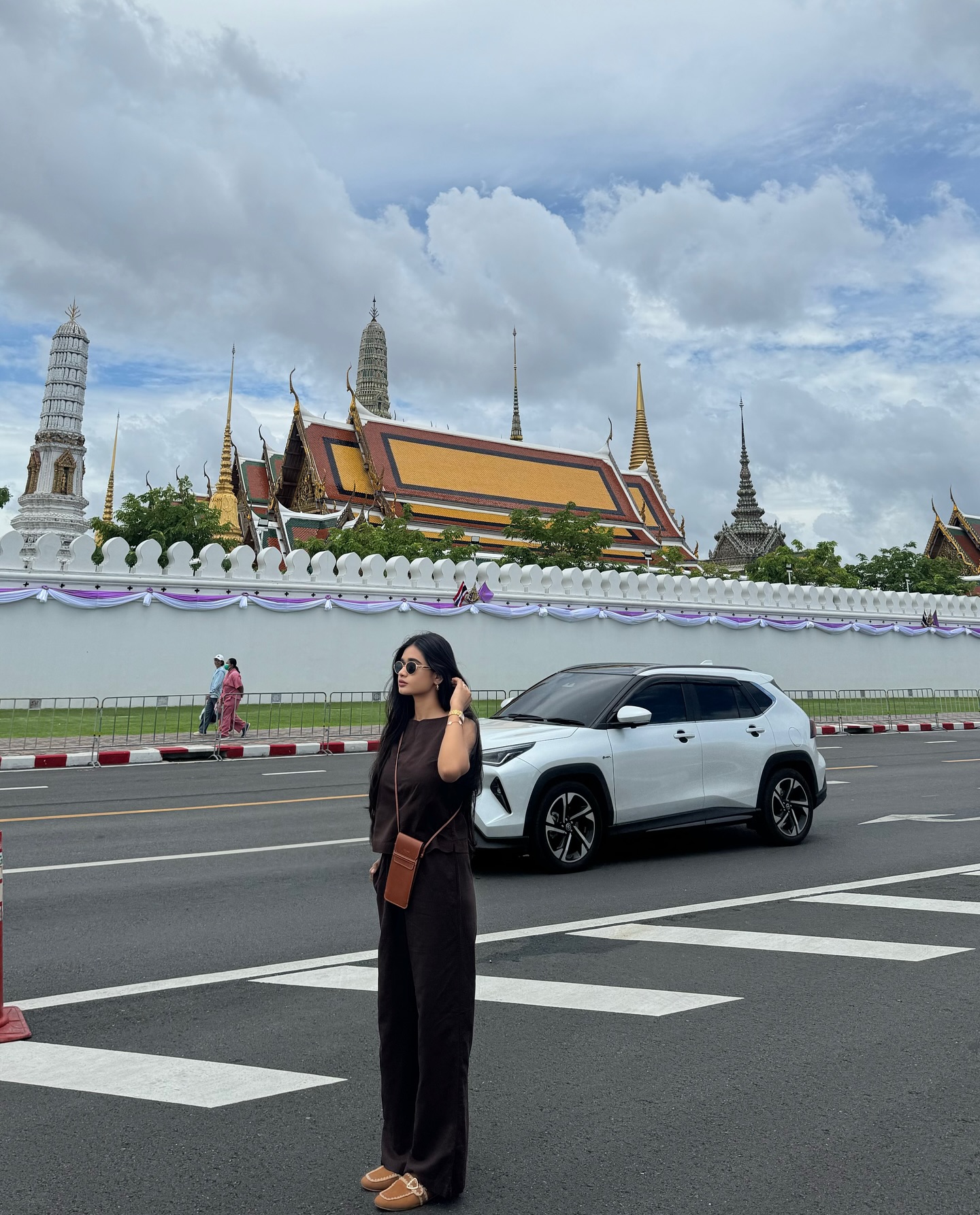 From the streets of Bangkok
Wearing @uniqloin
.
.
#summervibes☀️ #bangkok #thailand #traveler