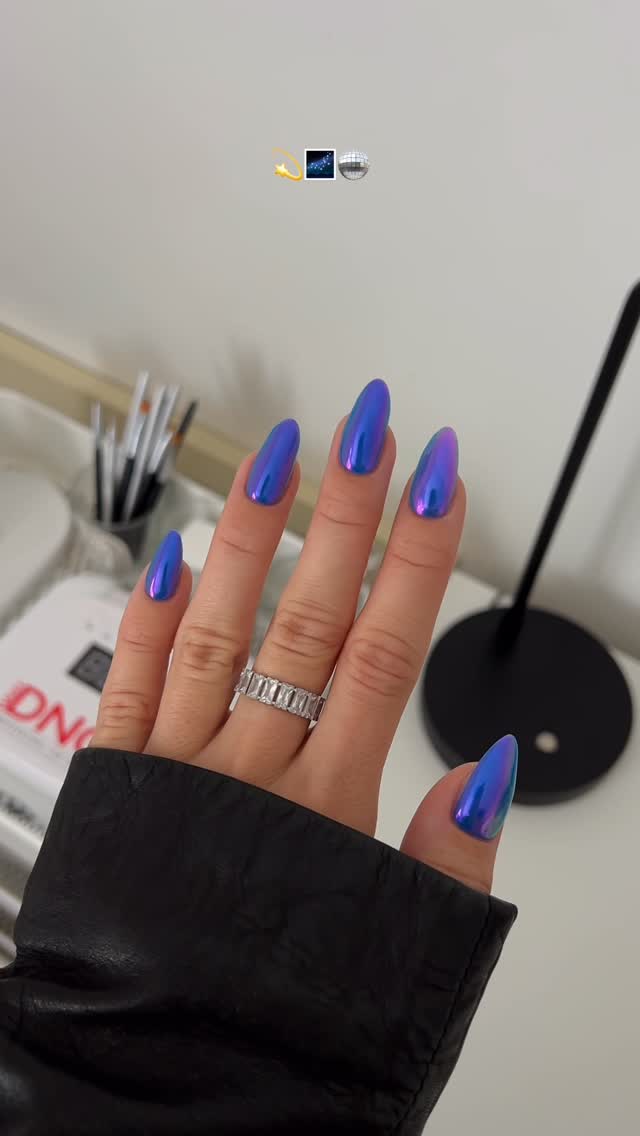 Chrome on everything type of summer 💙🌊🌅 >>>
Nails by @nailsbysmf using:
DIVA 223 Star Student
DND Neon Chrome 01
DC 900 Top Gel No Cleanse
DND PINK Dust Brush
———
#summernails #chromenails #bluenails #bluechromenails #dndgel #dndgelpolish #nails #latesummer #summermanicure #summeraesthetic #endofsummer