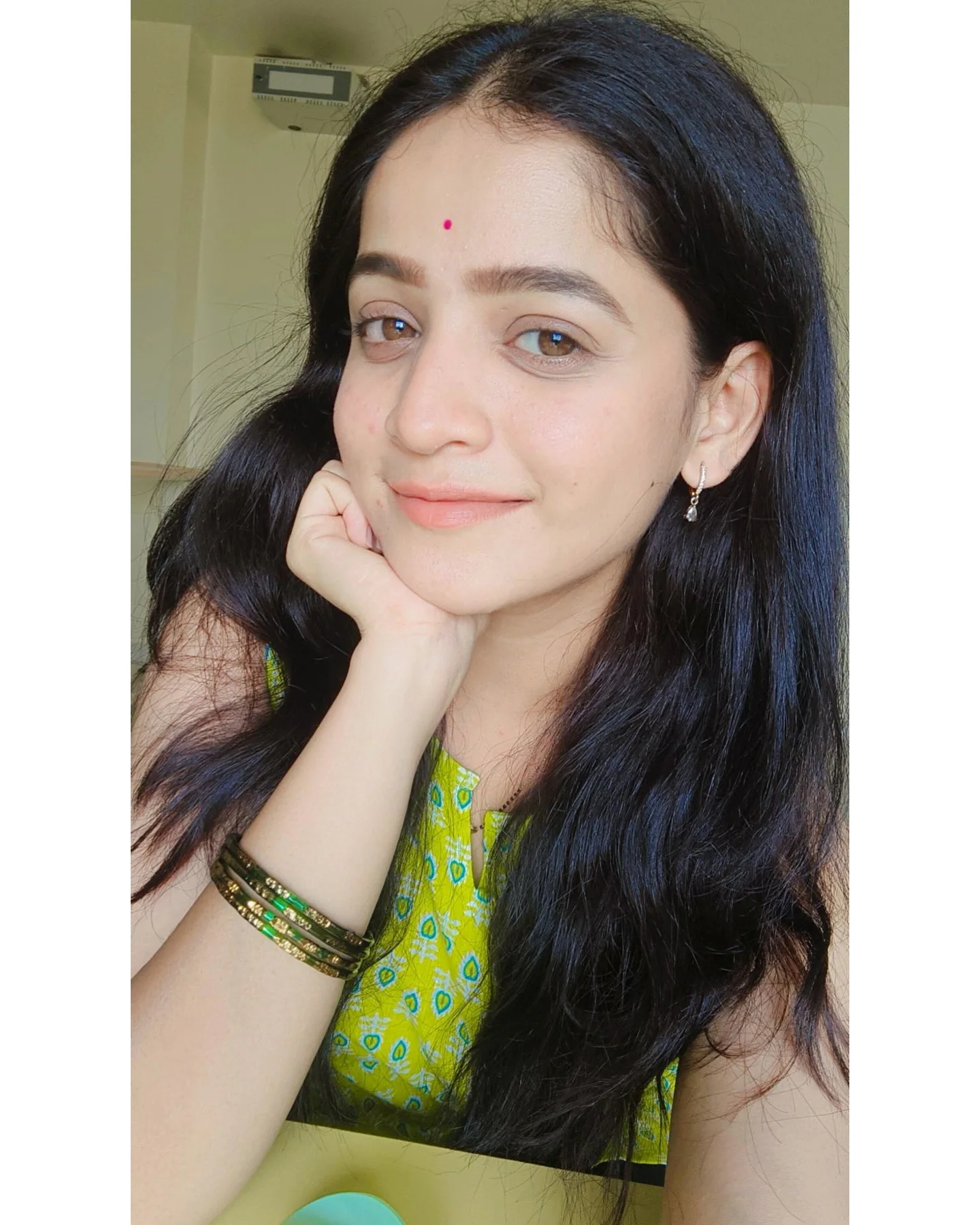 💚
.
.
#sharayusonawane #paaru #lateposts #onset #saj #ᴍᴀʀᴀᴛʜɪᴍᴜʟɢɪ #green #love #selfietime #trendingaudio #trendingreels #zeemarathi