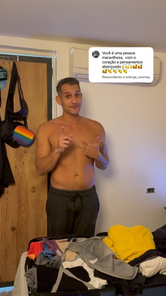 Se seus atos não te fazem mal ou não fazem mal a outras pessoas, fique em paz e viva sua vida de forma plena e feliz ❤️
Eu me calei diante de Deus por taaaanto tempo. Isso tudo pelo simples motivo de me achar NÃO DIGNO do amor d’Ele por ser gay.
Acredito que esse foi o meu caso, mas existem muitos outros casos que não tem a ver com sexualidade. Já vi pessoas que não se sentem dignas do amor de Deus por tomarem um vinho às vezes ou por ouvir músicas que não são “permitidas”. Isso é uma pena, pois Jesus disse que o amor de Deus é incondicional e isso significa que não há nenhuma condição que você deve seguir para que esse amor te alcance.
Hoje quero falar pra você, que de alguma forma se sente excluído desse amor, que pense e veja a grandeza desse amor tão majestoso.
No último dia do mês do orgulho LGBTQIAPN+ preciso incentivar você a ser feliz e pleno ❤️🏳️🌈
#reels #pride2025 #amor