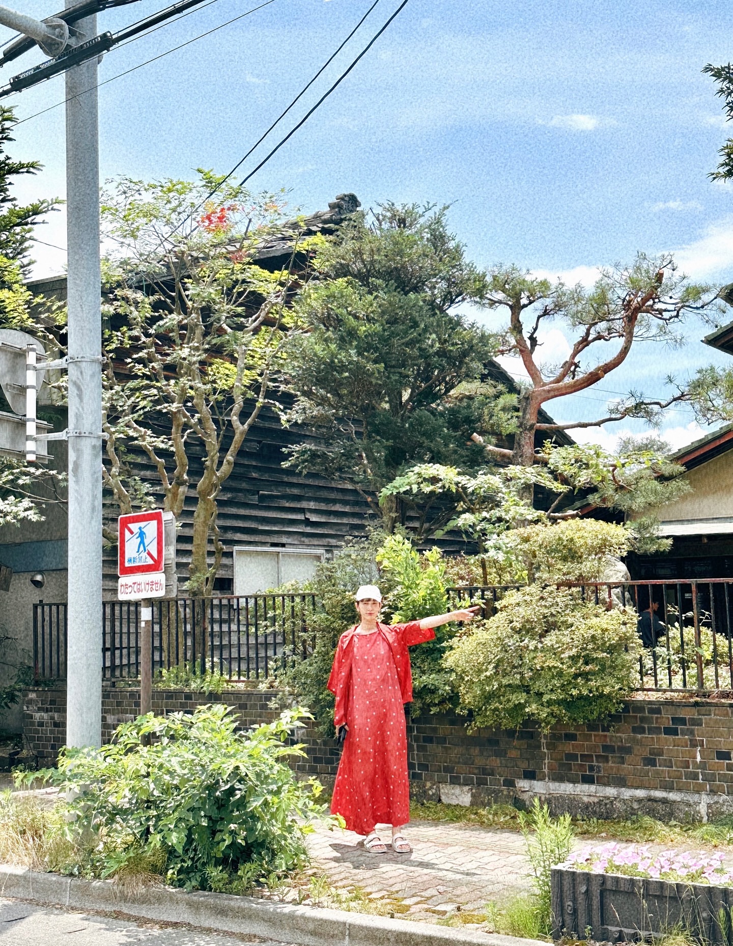 🥪🥯🐾🥐🥖☕️🤎
軽井沢投稿をしたら
「Melというパン屋さんは
ワンちゃんも入れるしオススメですよ〜!」と
応援してくださっている方が
教えてくださり帰りに行ってみたよ♡
@mel_bageren
お店もナチュラルで好きな雰囲気で
イイホシさんの器が沢山セレクトされていたり、
お洋服や雑貨もあったり
店員さんも良い方で
パンもコーヒーとてもおいしかった!
お土産にも買って今朝も食べたよ!
室内も犬OKなお店が少ないから
教えて頂けてとてもありがたかった🥹
ありがとうございました🩷
投稿みてくれているといいなぁ🥹
どうでも良い情報ですが、
パンの中ではミルクフランスが1番すきです❤︎
dress: @tado____
shirts: @tado____
cap:KOREA
shoes: @birkenstock_jp
#軽井沢#パン屋#dog#MEL#kazumi旅#kazumi
#tado#birkenstock#summer