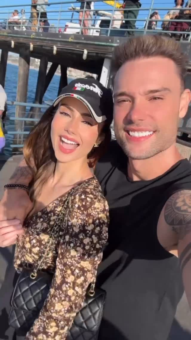 Two kids at heart, chasing sunsets and cotton candy dreams! 🍭🌅
No plans. Just laughter, rides, and that feeling of being free again!🎢✨
#SantaMonicaPier #FeelLikeAKidAgain
#CaliforniaDreaming