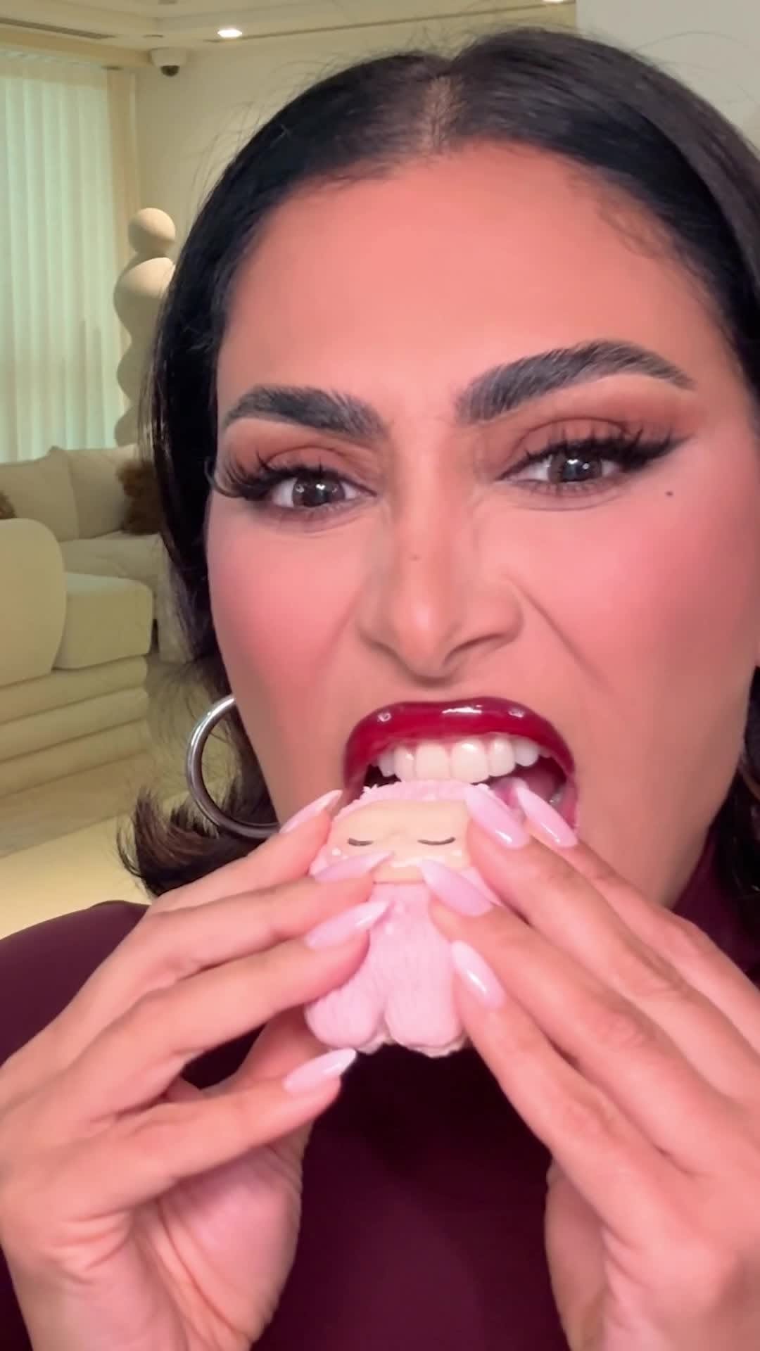 Putting our 🆕 Lip Contour Stain to the ultimate test: against a La Bubu chocolate bar 🍫 Spoiler: these lips are not going anywhere 🤭