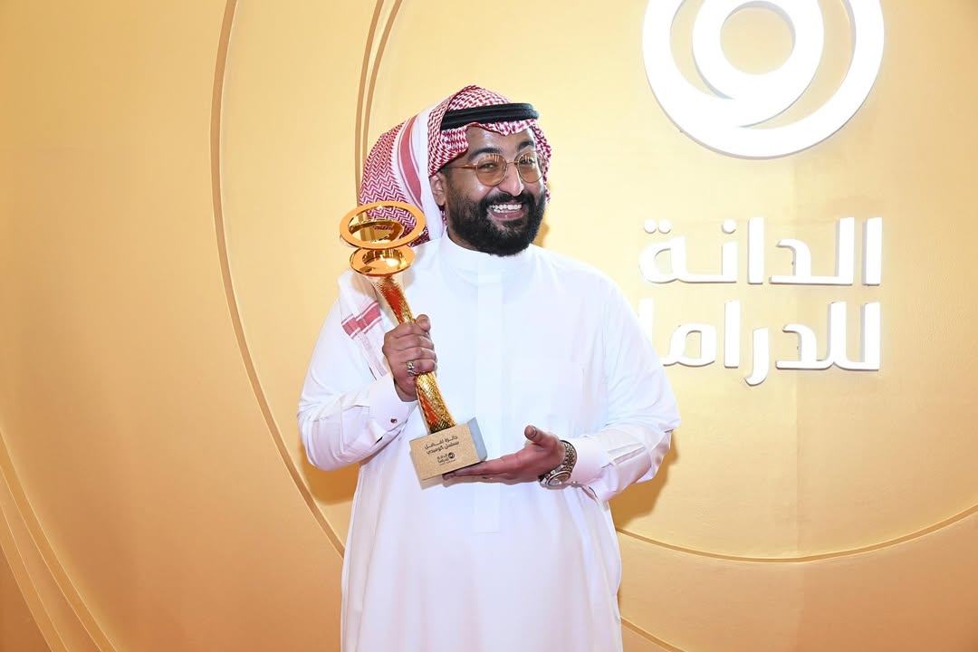 الحمدلله ❤️
حصل مسلسنا #يوميات_رجل_عانس على جائزة أفضل مسلسل في #مهرجان_الدانة الخليجي للجوائز 🏆
شكرًا من القلب لكل من ساهم في إقامة هذا المهرجان ..
سمو الشيخ خالد بن حمد آل خليفة على رعايته الكريمة
والدكتور رمزان بن عبد الله النعيمي على جهوده الإعلامية
والأستاذ عبدالله بن عبد الملك آل الشيخ على إشرافه من الهيئة الخليجية ولكل طاقم MBC على التغطية والدعم المستمر.
وشكر خاص للأستاذ جمال سنان و @eagelfilmsprod لإنتاجهم العظيم وجزء كبير من نجاح العمل بعد الله ❤️
اخص بالشكر ايضاً الشيخ وليد الابراهيم على دعمه المستمر لنا كفنانيين وفنانات ❤️
ممتن لتواجدي في عمل عظيم وممتن ايضًا لكل الأراء الي وصلتني عن المسلسل، الله لا يحرمنا منكم 💚
ابارك لكل من كان له يد في صناعة العمل وبإذن الله دائمًا نصنع أعمال تليق فيكم وتعجبكم.
@khaled_hamad_alkhalifa
@ramzan_alnoaimi
@abdulrahman_sl
@jamalsannanofficial
@nawafwho
@fatma_alsherif
@saeedsaleh77
@faiisall2
@nshobaili
@hakeemjomah
@ftoonaljarallah
@reemsafiyah
#ابراهيم_الحجاج
#ibrahim_alhajjaj
