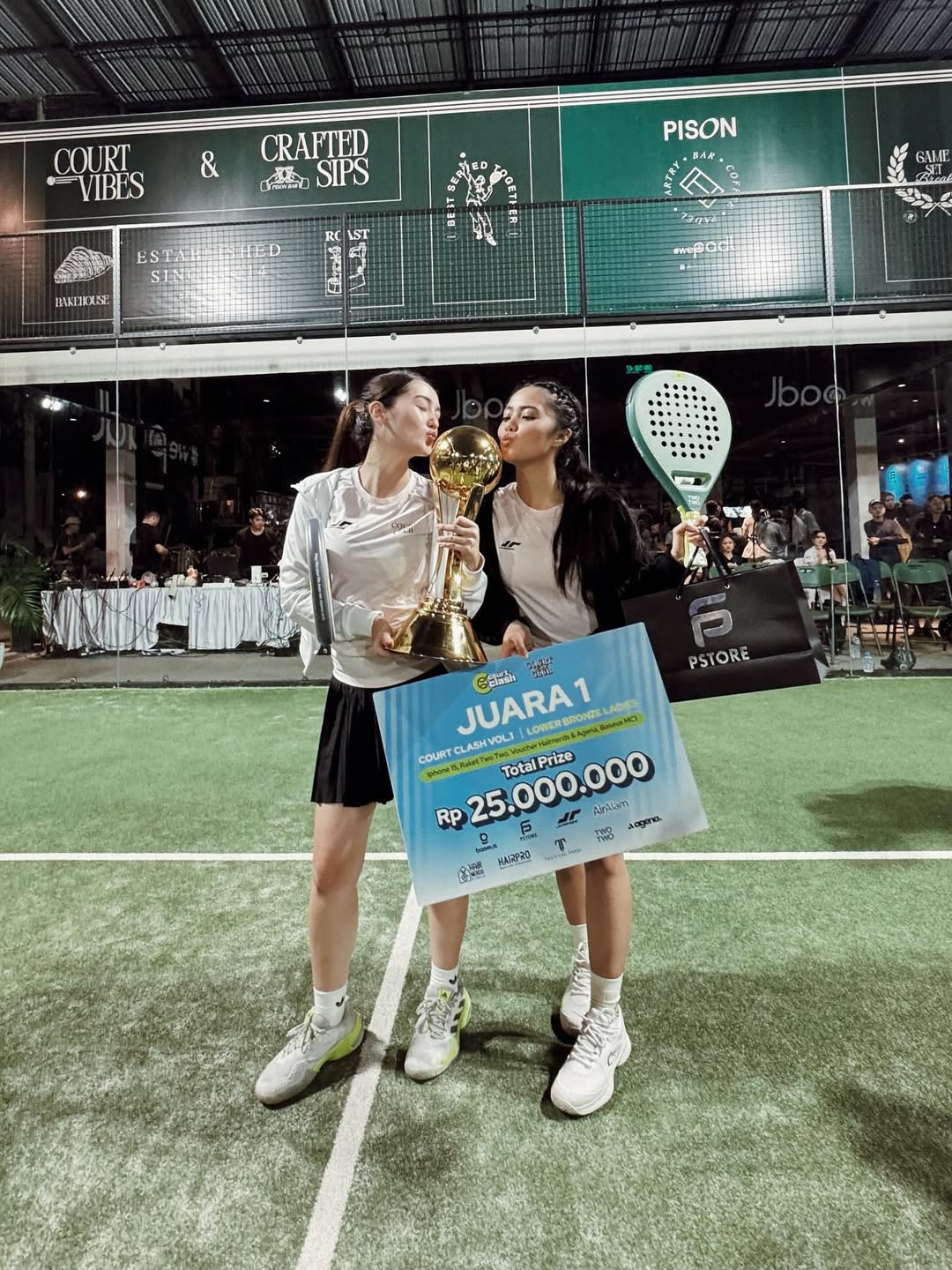 our first tourney together and i love you @raniamarchella thank you for being my partner!!🥇🏆
and also thank you to @courtsocial.club SEE YOU VOL 2!!!!💋