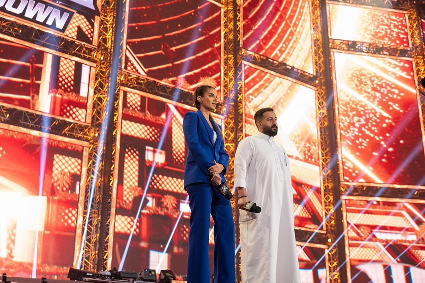 Night of Champions… ليلة ما تنسى.
كنت جزء من حدث عالمي وسط بلدي، وقدّمت قدام العالم كله... هذي الذكرى بترافقني طول حياتي ❤️😍
Being on that stage with WWE champions and legends around me was surreal...
Proud, Grateful and and thankful to God ❤️!!
@turki
@wwe
@wwemena
#ابراهيم_الحجاج
#ibrahim_alhajjaj