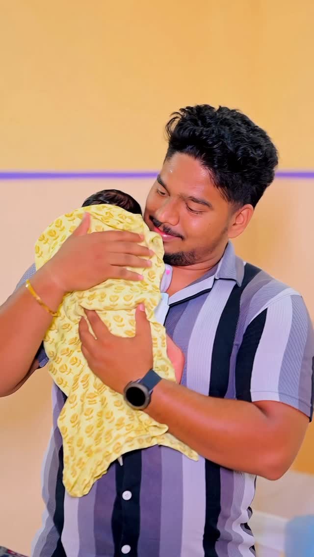 ହାତ ଧରି ଚାଲୁ ଥା❤️🤝
Hubby🫶 @odiatoka_muna ❤️
#instagram #viralvideos #trending
#viral #trendingreels #foryou
#odiareels #couplegoals #foryoupage
@creators
@instagram