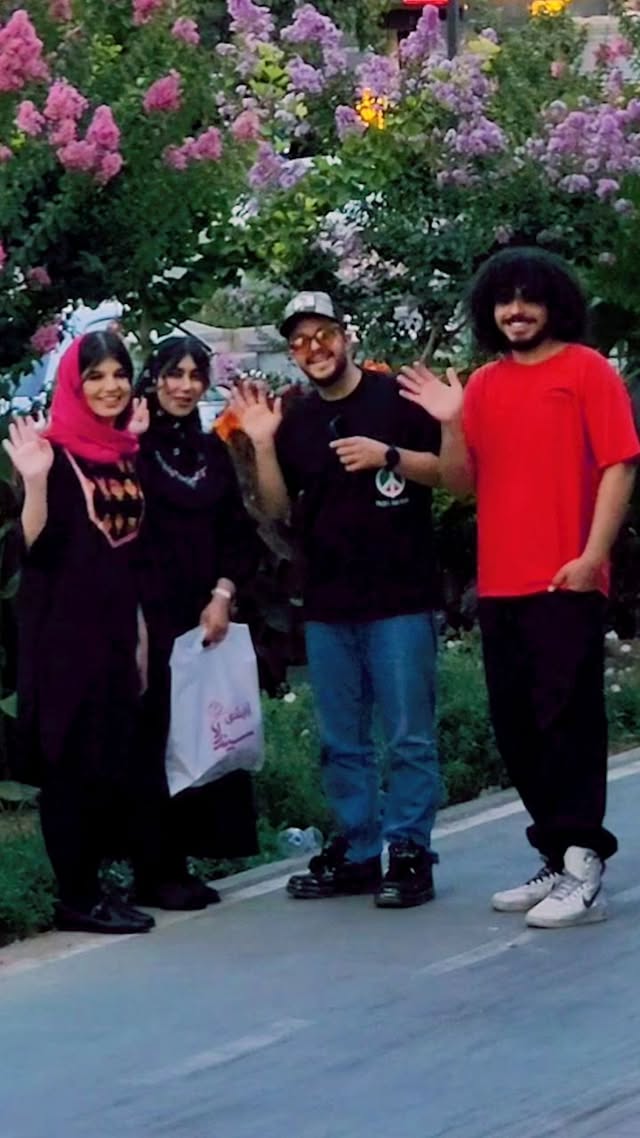 امانت داری و معرفت رو از ی دختر یاد گرفتم ❤️
در این دوربین مخفی در نقش یک نابینا بودم.
این ویدیو یک #دوربینمخفی در حوزه اجتماعی بود.
🗣:@niima_rahimi
🗣:@niima_rahimi
اميدوارم در اکسپلور اینستاگرام وایرال گردد.
#دوربین_مخفی #اکسپلور #احساسی #غمگین #عاشقانه #وایرال