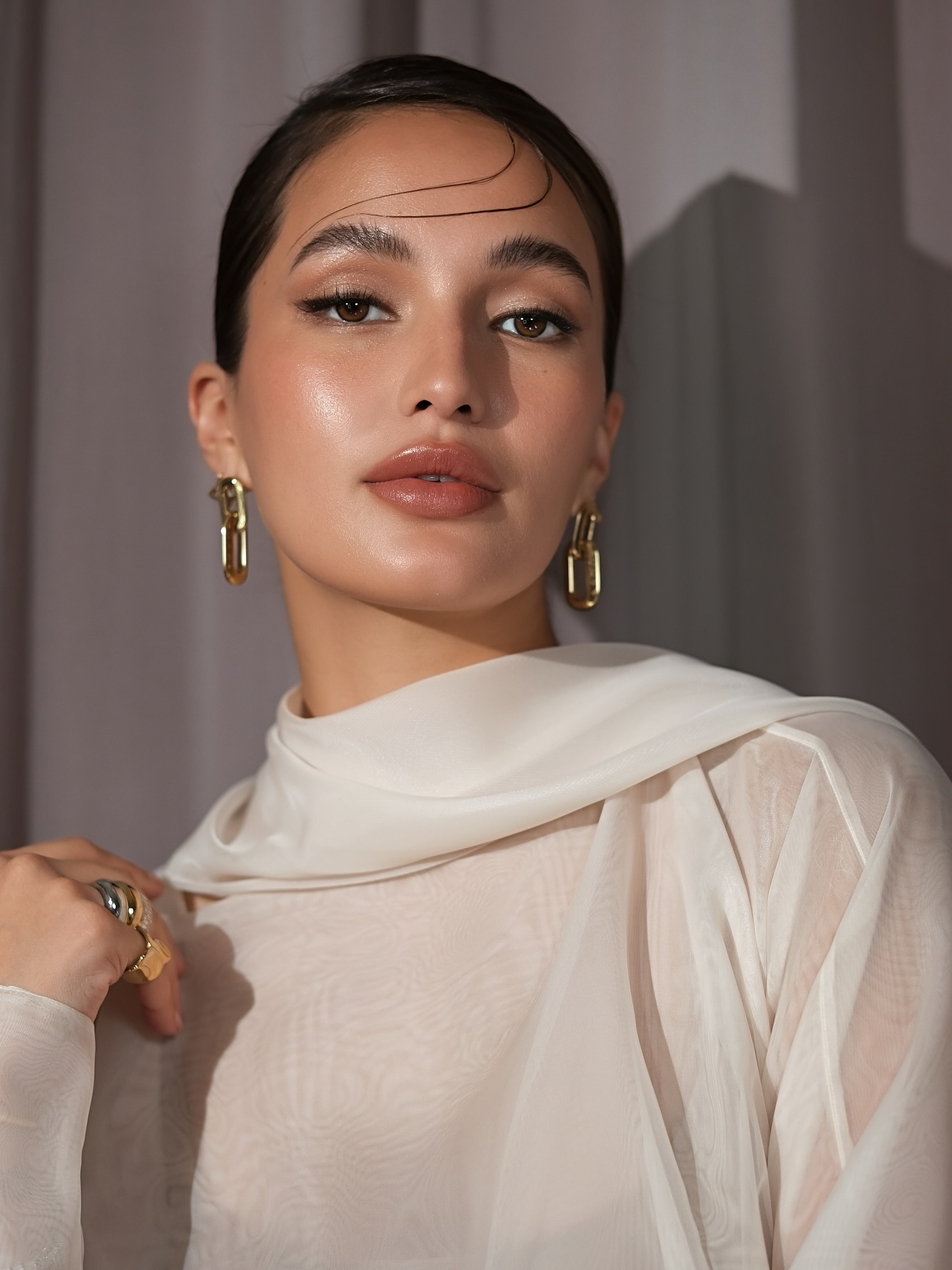 last night’s glam with @sarahlahbati for @vaniaromoff ✨
#MakeupByThazziaFalek @thazziafalek
Makeup Assist @george.dillinger
Hair • @ashmarlonsalon
Wearing • @vaniaromoff
Jewelry • @louisvuitton