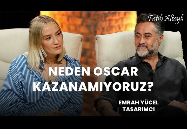 Sevgili izleyenler,
Bugün bu yayında karşınızda olmak, benim için hem çok özel hem de onur verici bir deneyim. Bu koltukta oturmak, Fatih Altaylı’nın @fatihaltayli daveti ve ricası üzerine gerçekleşti. Onun yokluğunda, evinde, onun misafirlerini ağırlıyor olmanın sorumluluğunu derinden hissediyorum.
Elbette ben bir televizyoncu değilim. Sunuculuk, benim asıl mesleğim değil. Bu yüzden, dilim sürçtüyse, acemiliğim olduysa ya da küçük büyük bir hatamla karşınıza çıktıysam, tüm içtenliğimle affınıza sığınıyorum. Niyetim, bu kıymetli programın ruhuna zarar vermeden, Fatih Altaylı’nın izleyicilerine olan saygısını devam ettirebilmekti.
İlk yayınımızda bizimle olan herkese teşekkür ederim. Eleştirileriniz, yorumlarınız, katkılarınız benim için çok değerli. Bu süreçte hem öğreniyor, hem de sizinle birlikte büyüyorum.
Çok değerli konuğum Emrah Yücel @emrah_yucel_la sadece grafik tasarım değil, algı yönetimi ve hikâye inşasında da çağımızın en özgün yaratıcılarından biri ve kültürel diplomat
Türkiye’nin tanıtım yüzünü de uluslararası arenada şekillendiren bir beyin. Bu ilk programın deli heyecanında bana sabırla katlandığın ve bizi kırmayıp geldiğin için ne desem yetersiz kalır . Çok çok çok teşekkür ederim
Didem