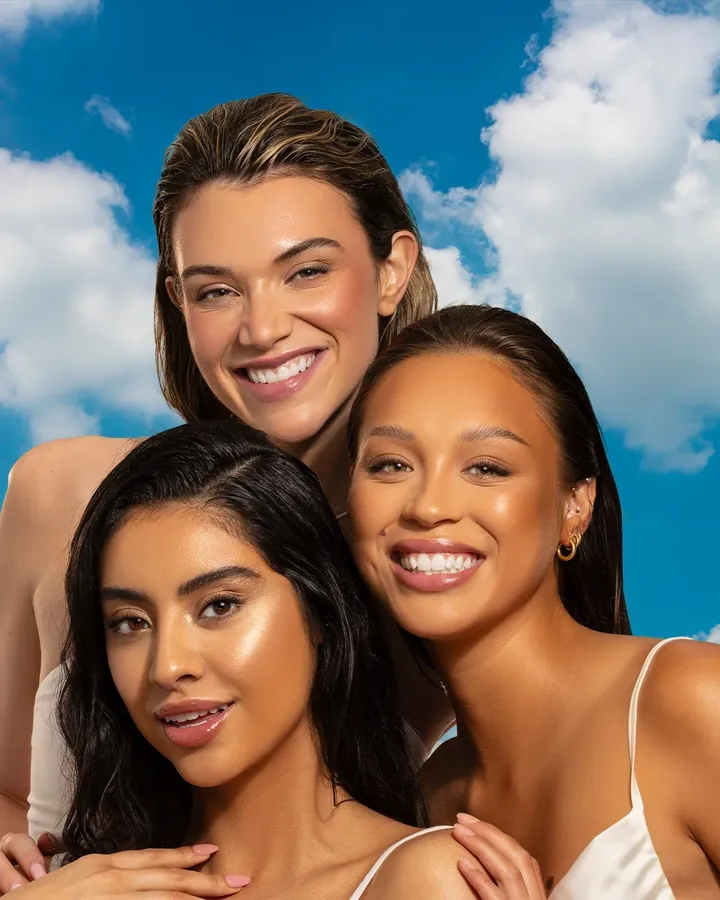 Entre amigas, el maquillaje se disfruta más 💄👯♀️
Plan: Makeup trip con tus reales, swatches infinitos, y salir brillando más que el sol. ☀️
¿A quién llevas tú? 🛍️
#MakeupAPruebaDeVerano #PlanConTusReales #BellisimaMx