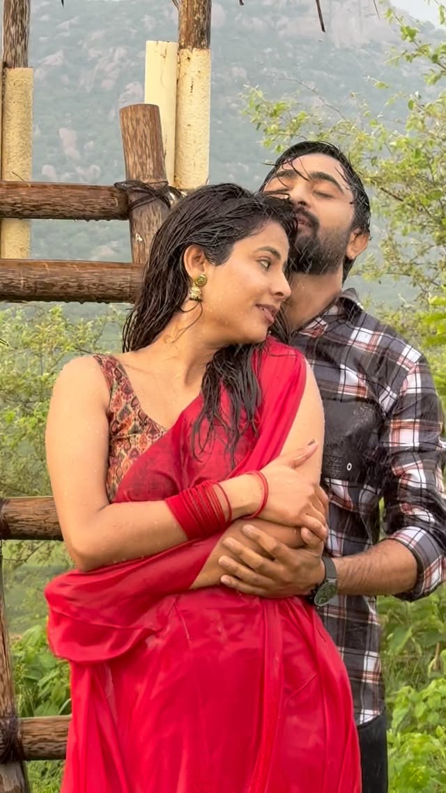 વરસાદ આજ આયો તારી યાદો રોજ આવે ❤️❤️#nareshthakor #music #gujrati #trending #out #swargujrati💔💔