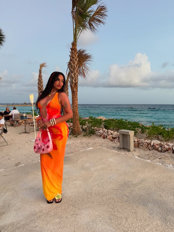 A tropical breeze in human form🥥🌴🌺🌅🌊
#explore #aura #summer #sorjewelry