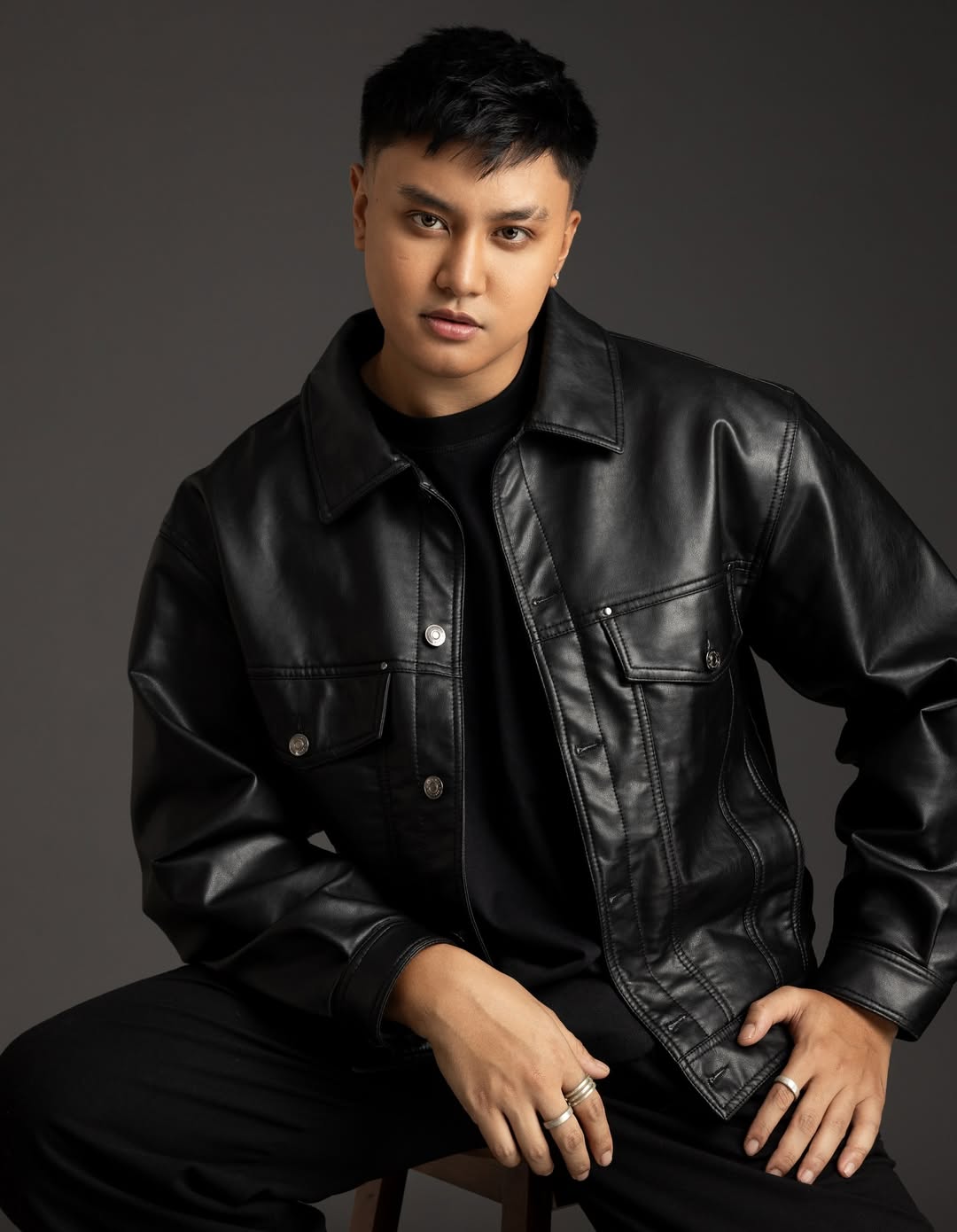 Back in the game. Watch this space.
Photos captured by the talented @claudevillahrmsa of @studio7manila and grooming by the most petite friend — @juliafresh20_!
Skin prepped and glowing thanks to @savougeaesthetics,
a fresh cut by @brxgndrn of @hollywoodbarbersph,
and a confident smile from @smile360dentalph