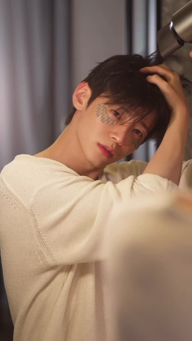 #유료광고 @diorbeauty
#TimeToUnwind
디올 스킨 에센셜과 함께 하는 데일리 리추얼🫧
✔️ 디올 라 무쓰 오프/온 – 뛰어난 세정 효과는 물론 수분 케어까지 가능한 클렌저
✔️ 디올 르 밤 – 손끝 부터 건조한 피부에 사용이 가능한 핸드 크림
✔️ 디올 레 파튜 이으 – 눈가에 생기와 광채를 더해주는 아이 패치
#디올스킨케어 #디올스킨에센셜 #디올라무쓰클렌저 #디올르밤 #디올레파튜이으 #DiorSkincare #DiorSkinEssentials