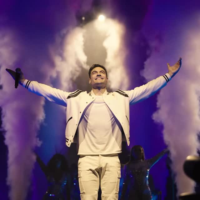 Hoy es el día internacional de los Riveristas!!! Para celebrar hicimos este recuento de lo que fue nuestra gira #CarlosXX de 20 conciertos en 6 países. Hoy se cumplen 21 años de que comencé un camino que me ha traído hasta aquí y lo mejor de todo es que no llegué solo, soy el más afortunado de estar rodeado de todos ustedes y del cariño más puro y sincero que se puede tener hacia un artista. El amor de un Riverista. Ustedes sin duda son el significado del amor y no tendré jamás como pagarles por tanto amarme. GRACIAS por caminar a mi lado todos estos años.. Y tantos que nos falta cumplir… Los amo.
Vídeo @eltatomx