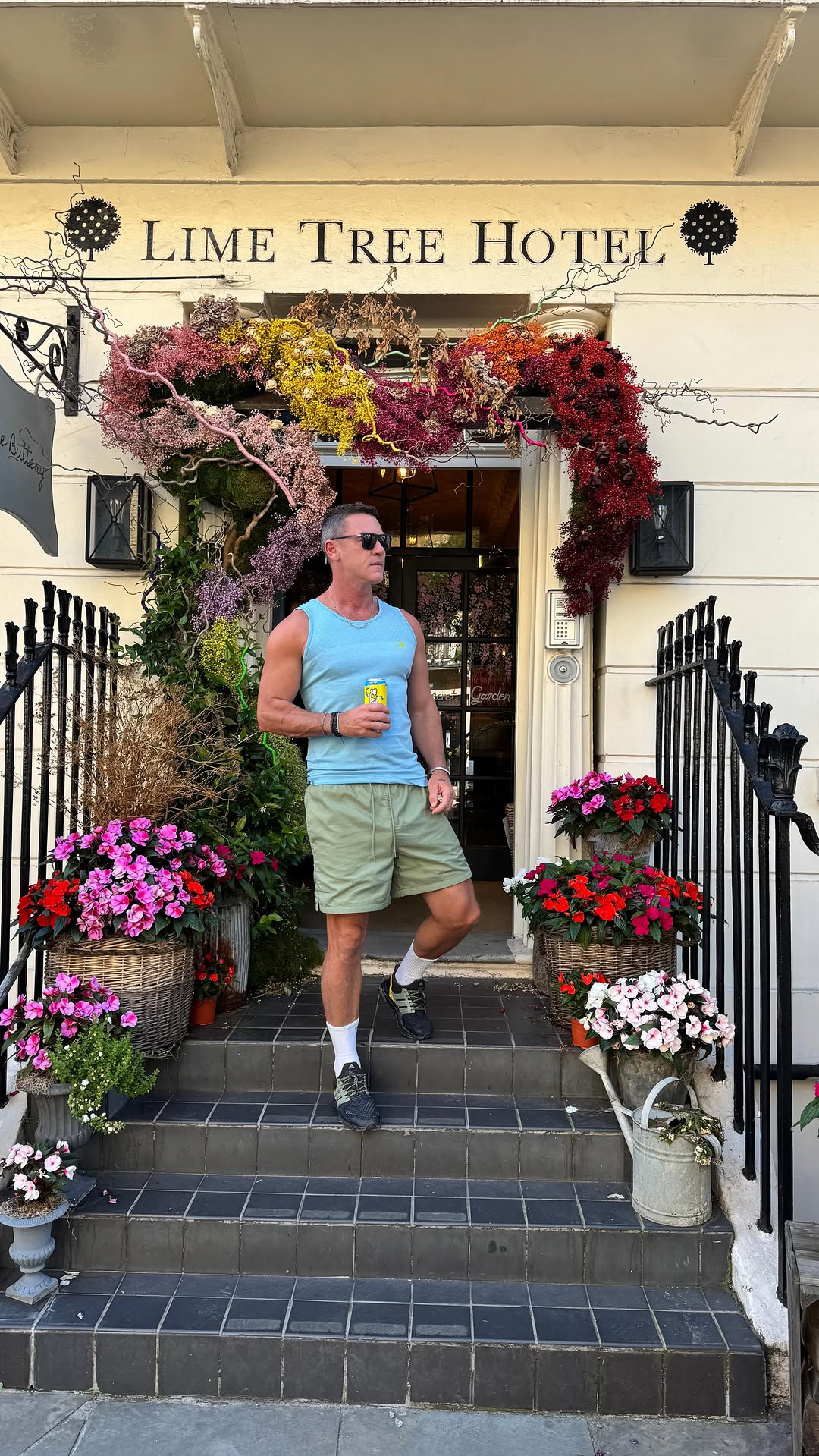 Beautiful few days in London staying in such a colourful and very pretty part of the city. Thank you @limetreehotel for such a gorgeous few days. London in the summer is the best!!! #gift #hotelsoflondon #limetreehotel @roommatehotels