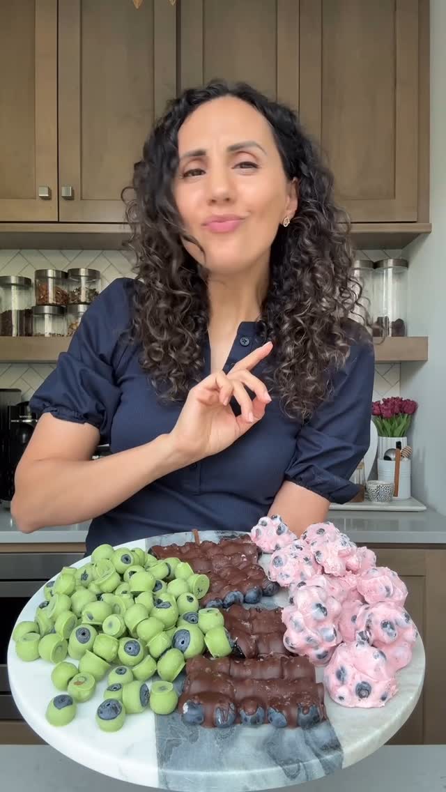 When blueberries are in season, I stock up on them at @freshthyme and grab a few other ingredients to make a variety of refreshing blueberry snacks for the summer. 🫐🫐 #FreshThymePartner If you’ve never been to Fresh Thyme, it’s located in the Midwest and truly rooted in the Midwest, and works with farmers in the area to bring high-quality natural or organic products to their stores. Visit Fresh Thyme Market to see what they’re all about #FreshThymeMarket #FreshThymeFinds