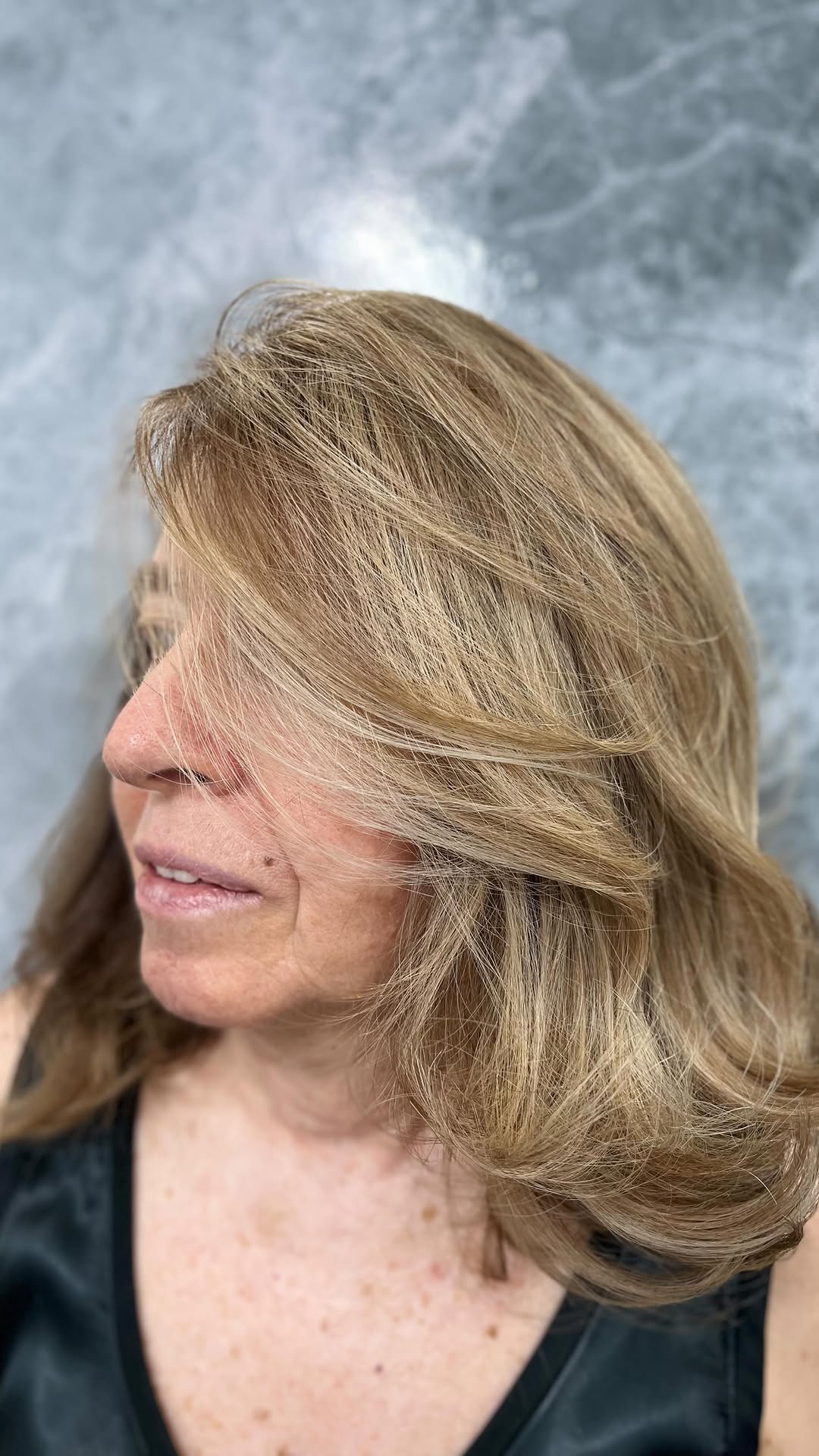 Antes e depois!
Ângela veio em buscar de um cabelo mais harmônico e que combinasse e fosse prático para o seu dia a dia.
Gostou do resultado??
#salaodebeleza #reelsinstagram #antesedepois #hair #hairtutorial #cortefeminino .