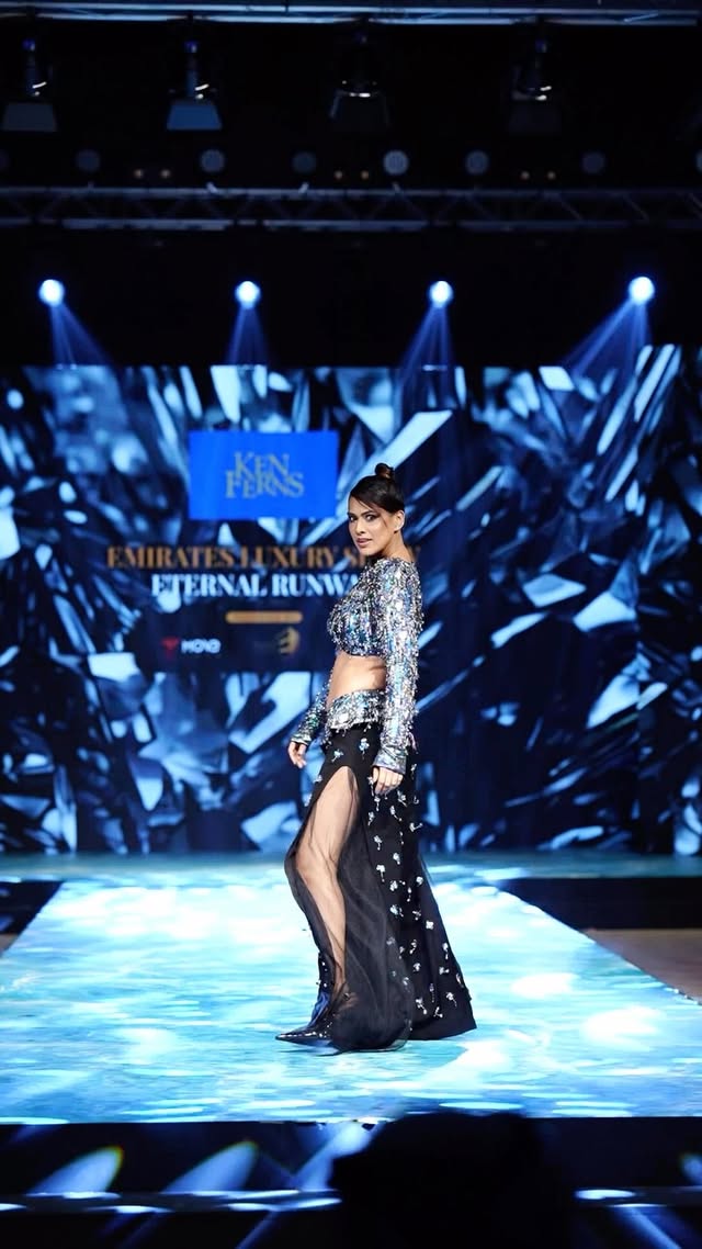I let loose right after this was Done! The Finale. @iamkenferns 👏 Thank you . This was special.
@emiratesluxuryshow @rosemercltd @kkundrra @shkh_hanif @silverstreak_padi @mahajanmanni 💄
@shakirshaxx @nilumakeupartist
@marriottaljaddaf @portraitbyhnmujahid @rehanshahdesigns
#dubai🇦🇪 #runwayfashion