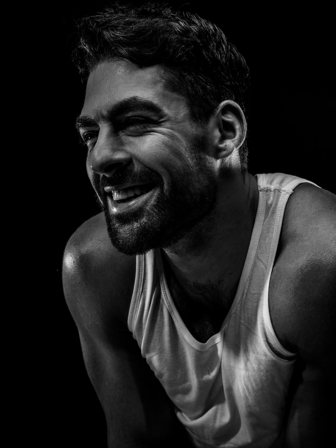 Elegance is the only beauty that never fades.❤️
In every portrait, a story untold.💕📸
📸 @itstylerchick
Do you like when i do portraits ?
#modeling #career #smile #imperfection #portrait #blackandwhite