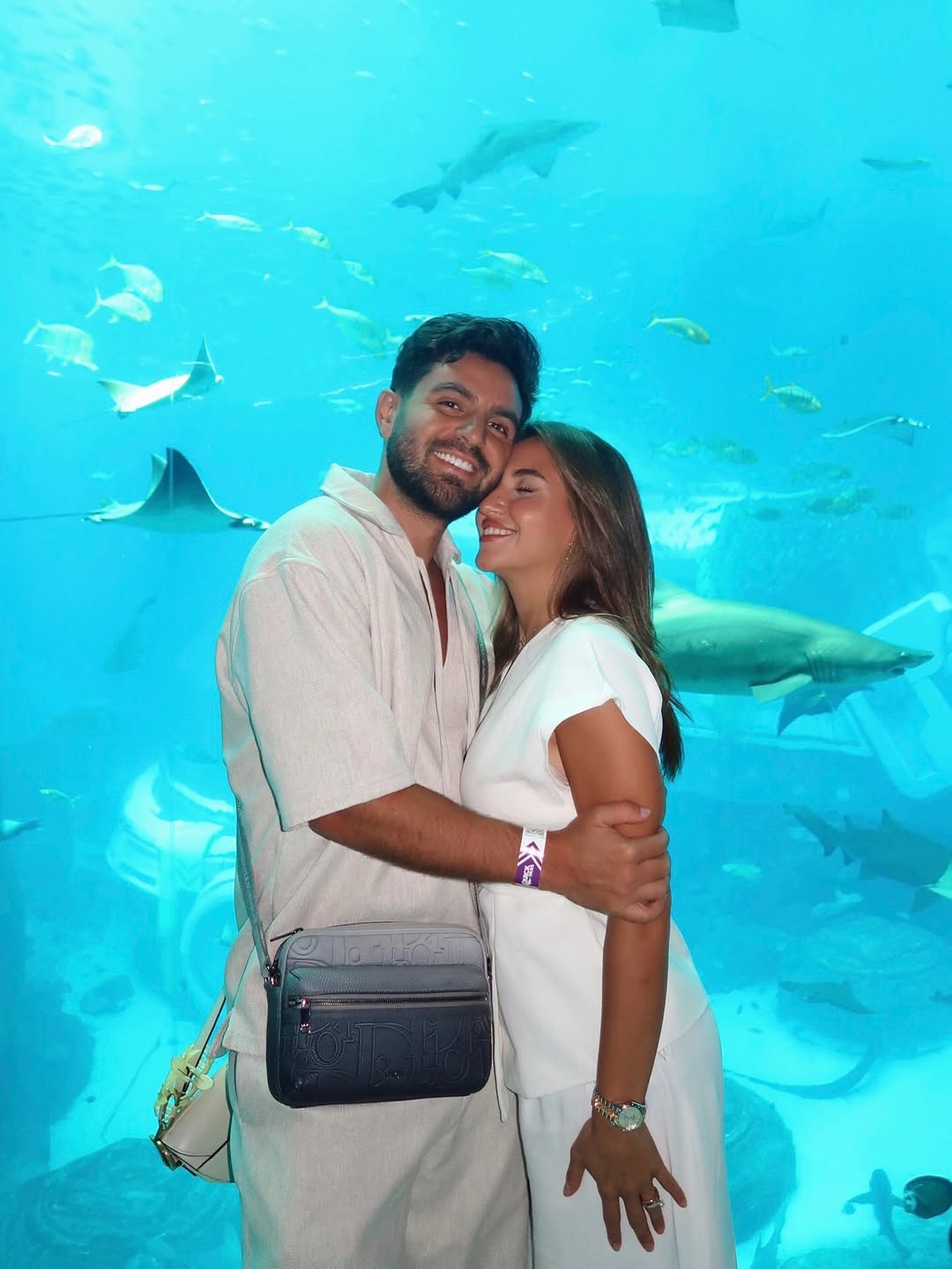 كلهم سمكات اللا انتي دولفين 🤍 🐬🥸
.
@visitabudhabi
#InAbuDhabi
#في_أبوظبي