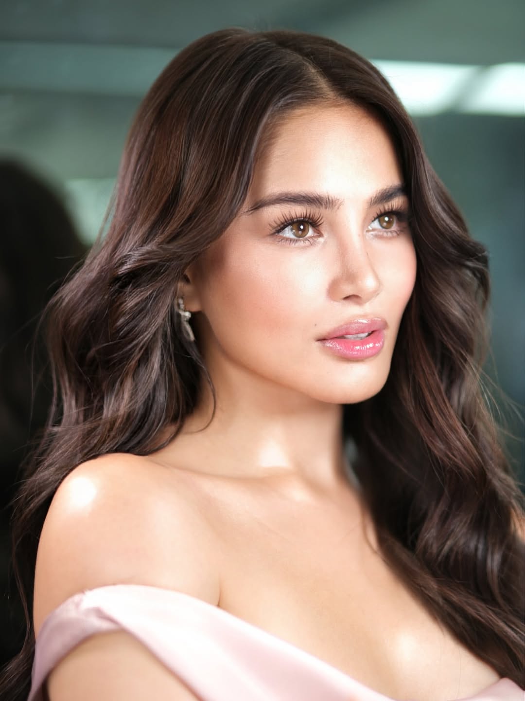 @elissejosonn for @newmoonph ✨
#MakeupByThazziaFalek
@thazziafalek
Using • @diorbeauty
Hair • @renzpangilinan
Makeup Assist • @george.dillinger
Hair Assist • @clnnyranzzz