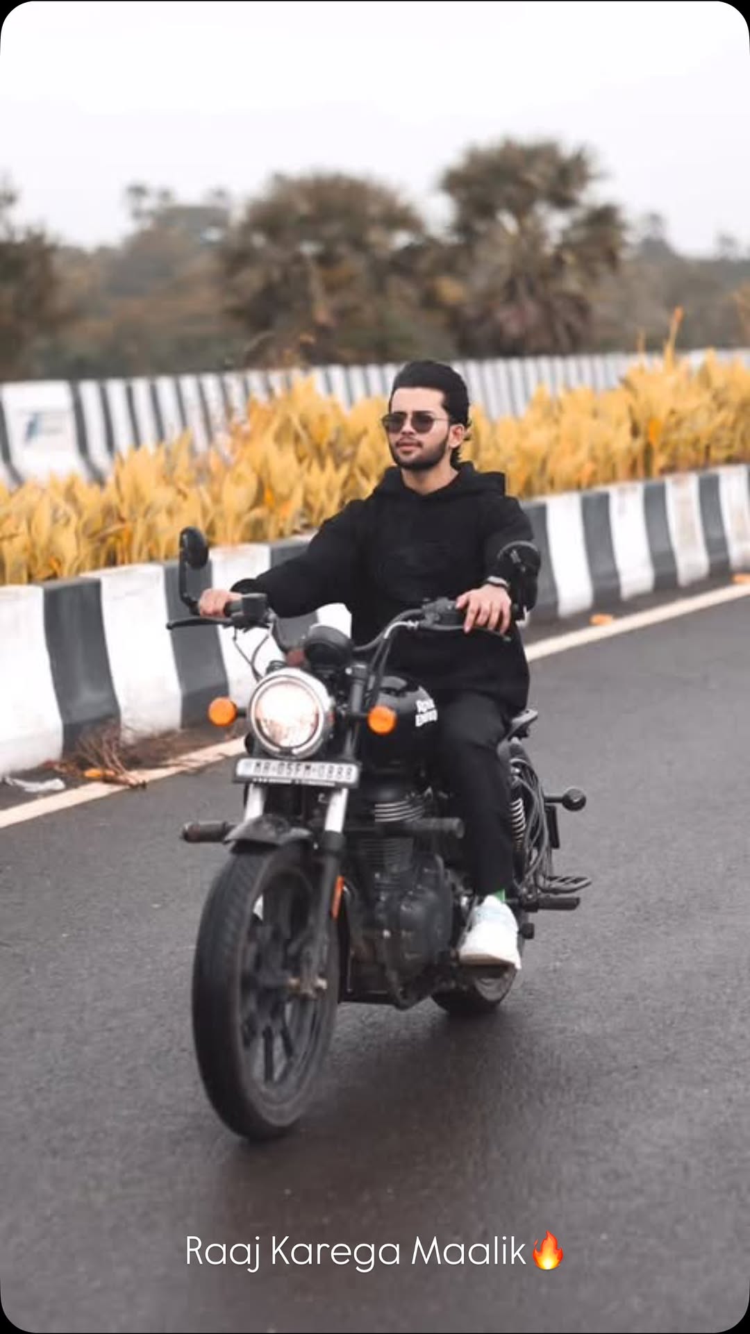 Blacked out, zoned in. 🕷️🖤
…
…
…
#trending #deepakians #raajkaregamalik