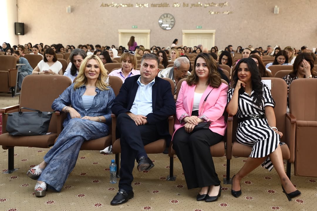 Möhtəşəm “Psixologiya Zirvəsi – 3” yaddaşlarda iz buraxdı! Elmin, təcrübənin və dostluğun bir araya gəldiyi unudulmaz anlar yaşadıq.🧠🤝 Bu zirvə bir daha sübut etdi: Biz birlikdə güclüyük!🧡
Hər zamankı kimi möhtəşəm şəkillərdi əllərinizə sağlıq.🤗 @neriman_photographer
@psixologiya_institutu @psixoloqelnurrustamov @slavyanuniversiteti @inara_aa_ @arzu_mammadova91 @sevda.abdullayeva__ @psixoloqilahaaslan @psixoloq_konul_rf @himainfezizade
#zirvekonfrans #psixologiyainstitutu #narıncailesi #birlikdəgüclüyük #psixologiyadazirvə