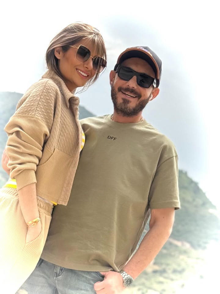 كل سنه و انتي طيبه يا حبيبتي يا غاليه يا اصيله يا ست البنات كل سنه وانتي محليه حياتي ومخلياني سعيد و مبسوط كل سنه وانتي جدعه و وفيه ياما استحملتيني و استحملتي ظروفي و كنتي بميه راجل مع انك احلي و اجمل ست في الدنيا انتي عامود البيت و الحياه ولولا وقوفك جنبي و في ضهري مكانش اي حاجه حلوه في حياتنا كانت هاتحصل شكرا انك في حياتي 🤍🤍 ربنا يحفظك و يخليكي ليا و لبناتك اللي ربيتيهم احسن تربيه كل سنه وانتي طيبه يا شريكه حياتي و عمري و احلي حاجه حصلتلي ❤️ بحبك يا هدهوده❤️❤️❤️❤️ @hodazaher