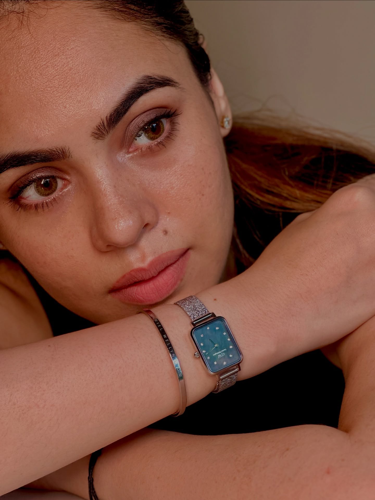 The kind of accessory your wrist deserves. ⌚✨
Wearing the Quadro Lumine Pressed Piano paired with the Classic Bracelet Silver — this @danielwellington duo is all about timeless charm with modern edge.
It’s the kind of detail that speaks volumes without saying a word.
Enjoy 30% off + an extra 15% with my code Mallobika15 — online & in exclusive stores.
#danielwellington #dwindia #ad