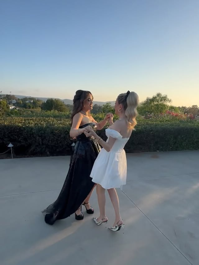 وقتی دوتا از مشتریهام تو مهمونی همو میبینن و فیلم موهاشونو واسم میفرستن 😍♥️ #bride #bridesmaids
ورق بزنید
