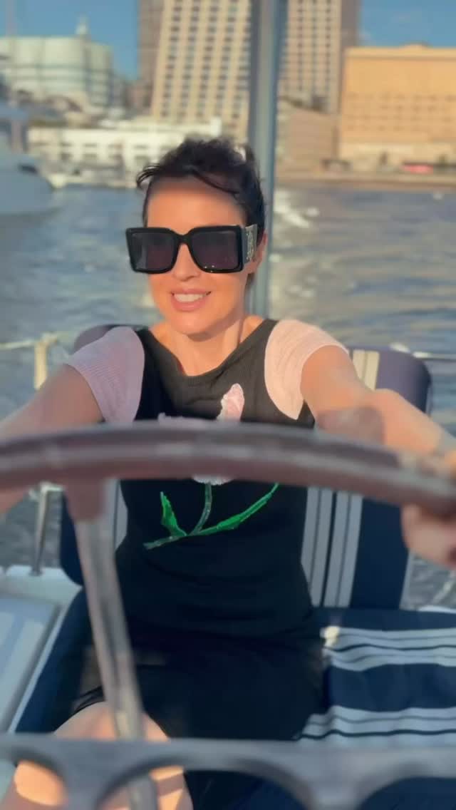 I hadn’t realized how much I was missing a quiet afternoon with friends. I’ve been working so hard lately (as you all know) and just being out on the water, playing around so relieved stress – and laughing. LAUGHING. It’s so important. I feel rejuvenated today. It’s so so important to laugh. If I recommend anything to you, it’s laughing with friends. I hope you had a beautiful Fourth of July. I’m sharing my Fourth of July with you and I hope that it makes you laugh… Just a little bit. 🫶🫶🫶 @zangtoi @ezequieldelarosa @thegreenjacketchronicle @alisasondak @thechamocarlosgonzalez