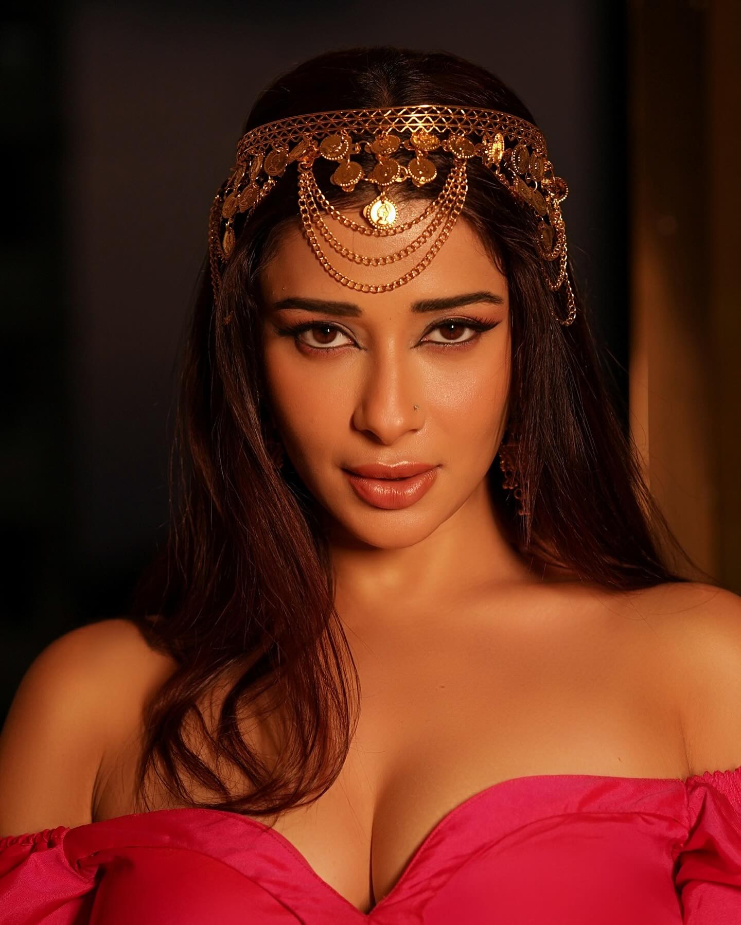In frame @nyra_banerjee
The eyes - fierce, fearless🎑
Shot by - @kapil_parmar0751
Beautified by - @beautybaekavii