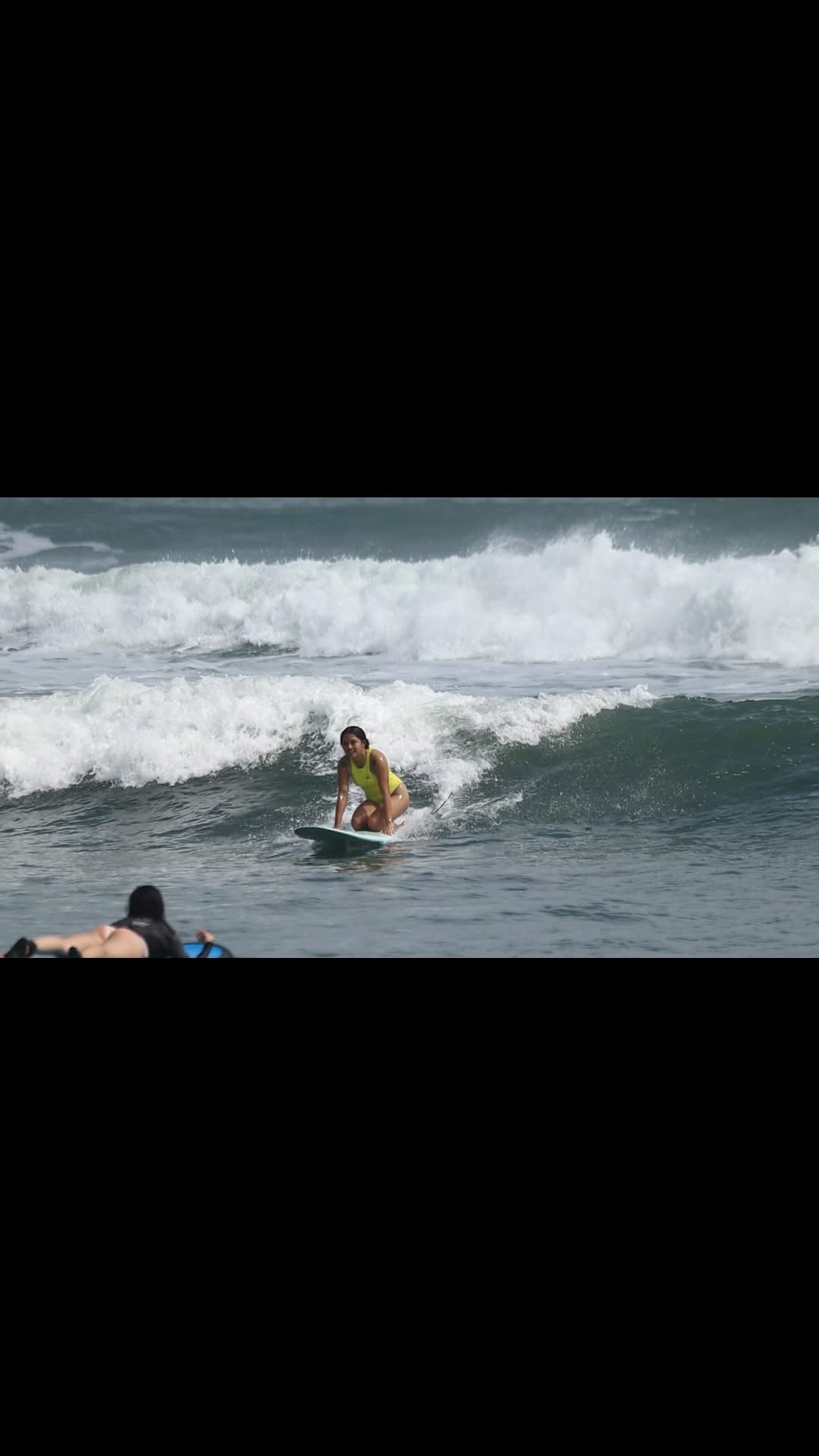 🏄♀️ ombaknya kecil, pendek pendek.. tapi gapapa, soon balik lqgi surfing kalau cuaca & ombaknya udah seru
