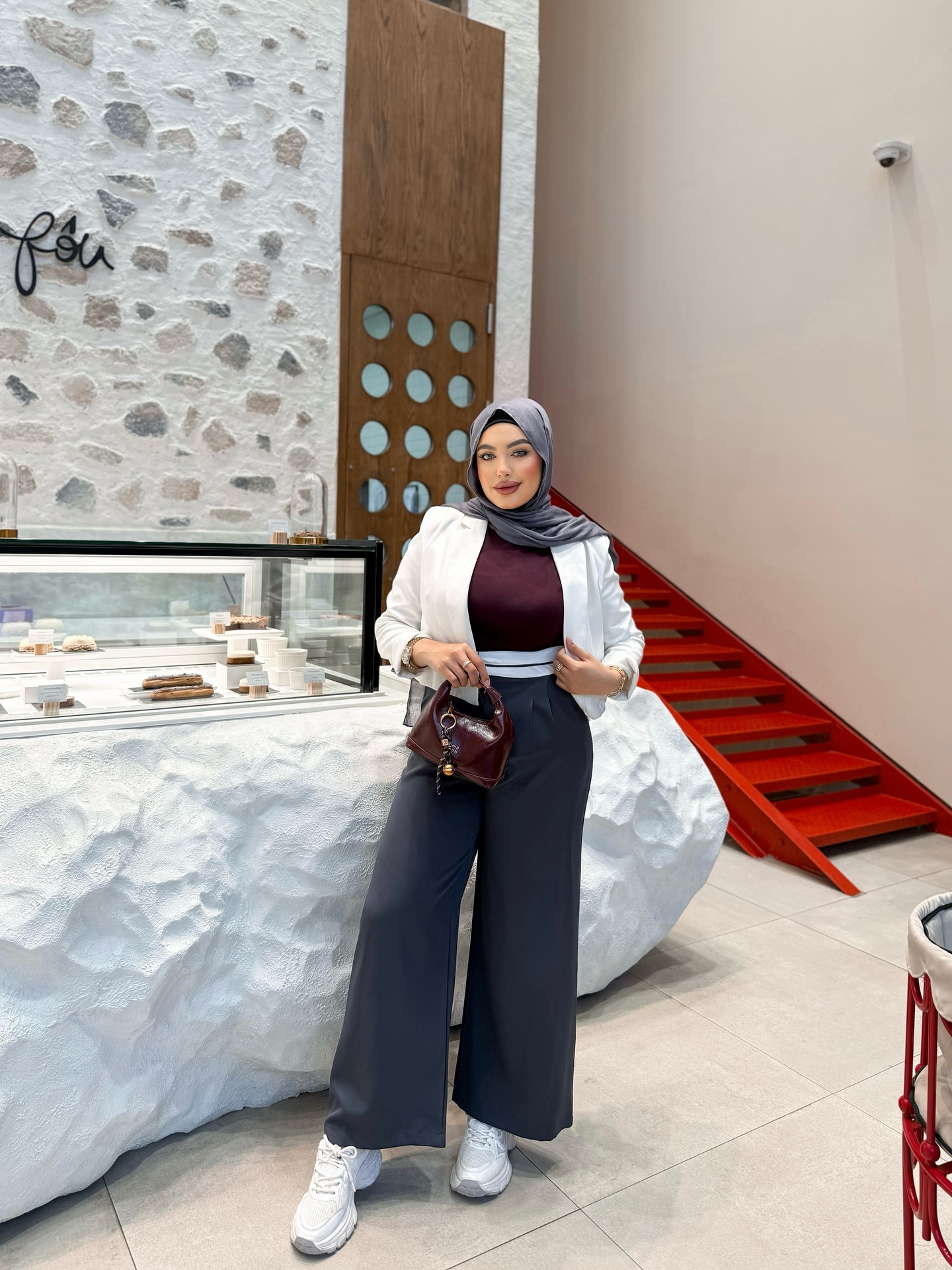  ميكس اللوان عجبني اوي البورجاندي مع الرمادي والابيض 😍🤍🍒
Pants from @joury_clothing ♥️