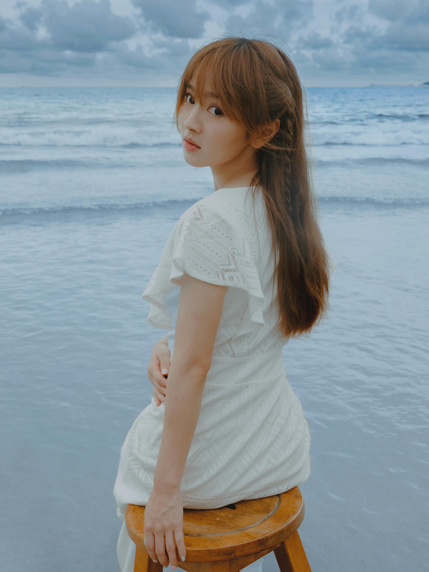 天氣開始炎熱了>.<
除咗安坐家中睇 #女神配對計劃
梗係唔少得去海灘🏖️ 然後去海灘就梗係要影靚相同…游水(?)
腳踏細沙嘅感覺係爽嘅💗
📸: @shell_workshop
👗: @myaleshia
#beach #tvb #tvb綜藝 #陽光與海灘