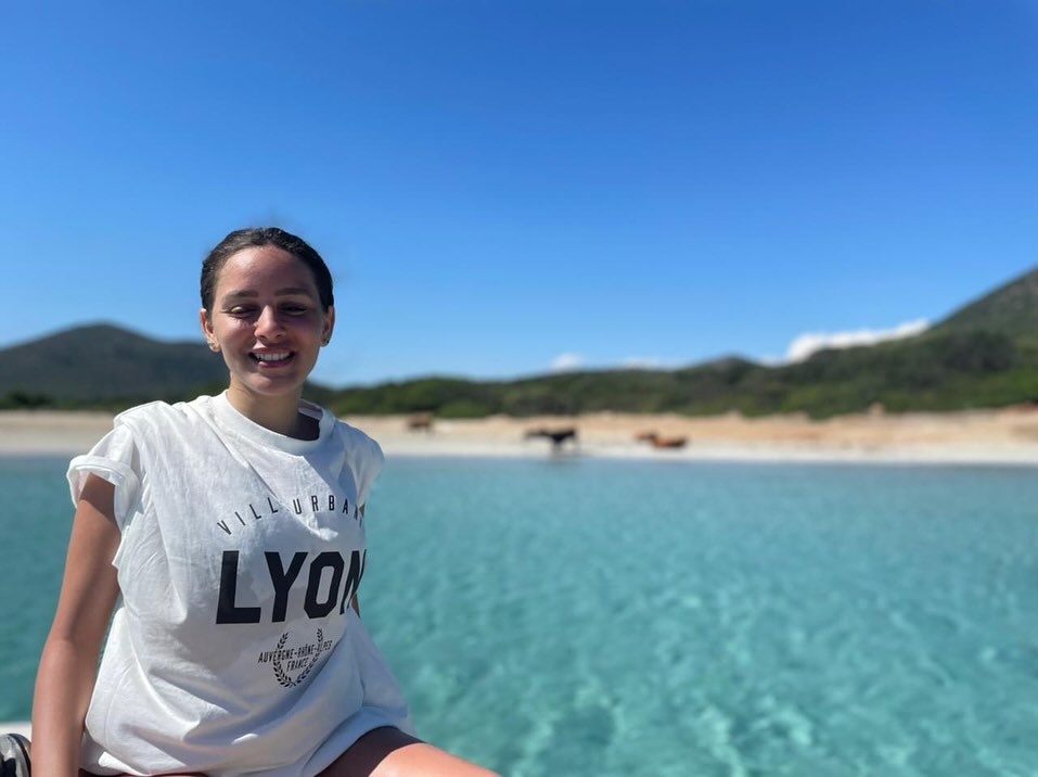 Ciao from Sardinia 🐄🌊 Just me, the Mediterranean, and my cow crew.
📸 @ahmedhfz
