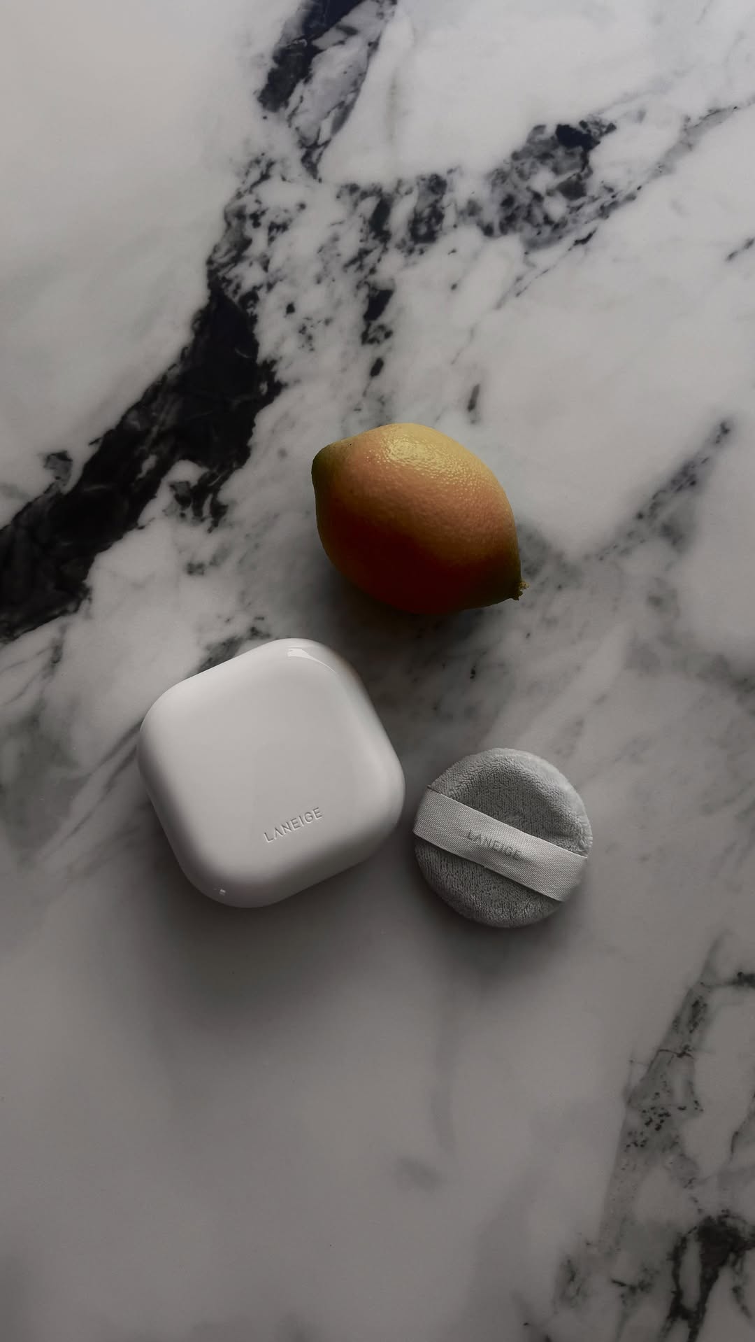 Franchement… cette poudre de Laneige, c’est une très belle découverte. Pourquoi personne ne m’en avait parlé avant ?! Elle floute, elle matifie sans assécher, et elle laisse un fini super naturel. Par contre, je l’ai commandée sur Internet, donc pas facile à trouver.
Pour les personnes intéressées, j’ai partagé le lien et la photo sur mon canal Confidences beauté , mentionné dans ma bio 🥰😘
#laneigepowder #laneige #kbeauty #koreanskincare #coréen