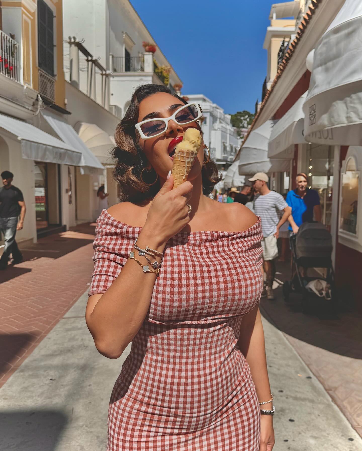 Sweet Capri ❤️❤️❤️
Dress✨: @maisonalaia
Sunglasses✨: @GENTLEMONSTER @MIZZEN.ME
Shoes✨: @YSL